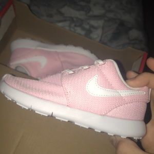 Nike Roshe Size 8 Toddler